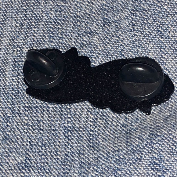 1 in stock!  🌺 Feminist Sash and Roses Lapel Pin! - Picture 5 of 10